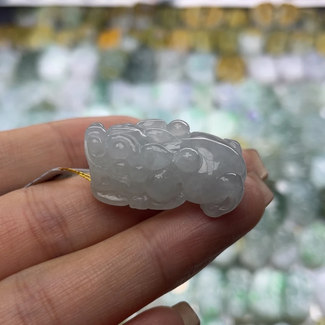 翡翠未镶嵌颈饰貔貅