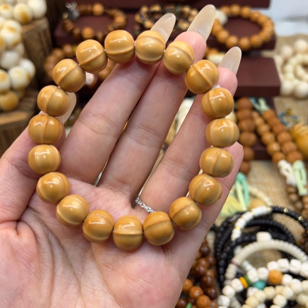 柚****手串猴头核桃鲨鱼背素圈