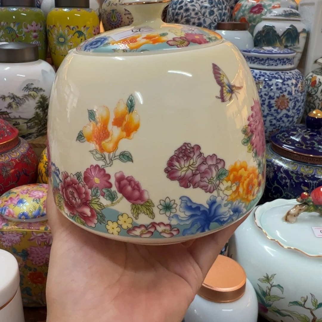 家用陶瓷茶叶罐。