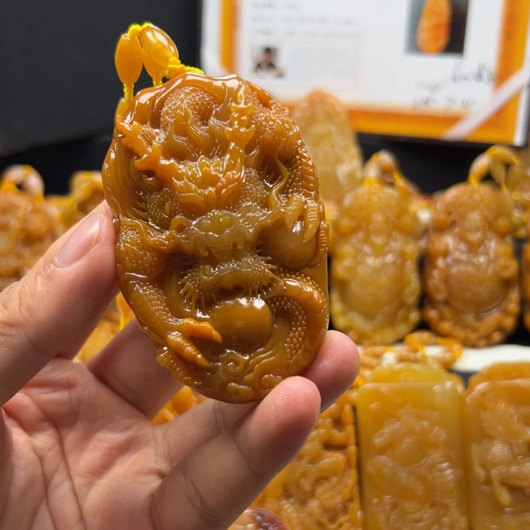 未镶嵌石英质玉（黄龙玉）黄龙玉