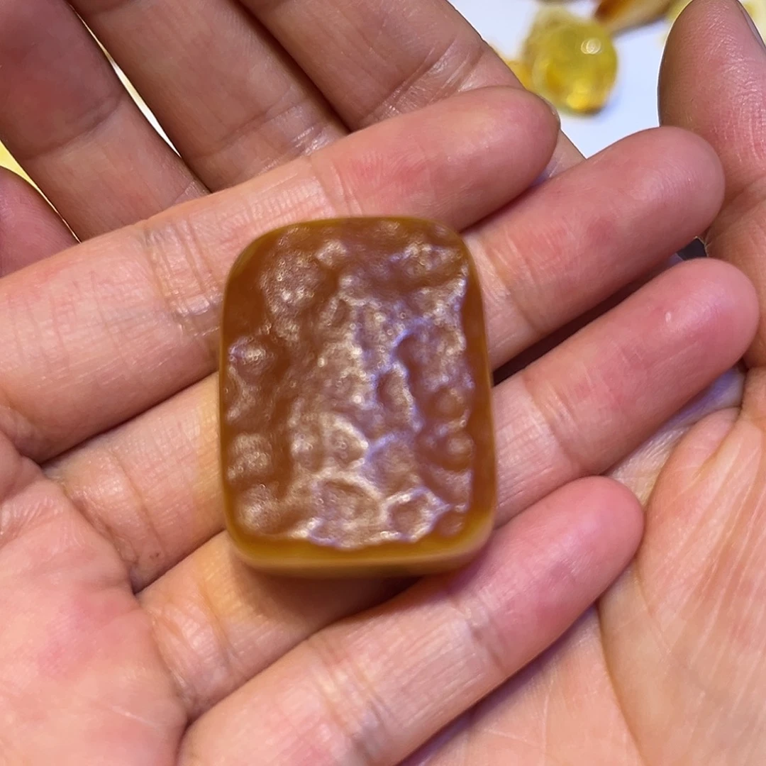 未镶嵌颈饰琥珀吊牌