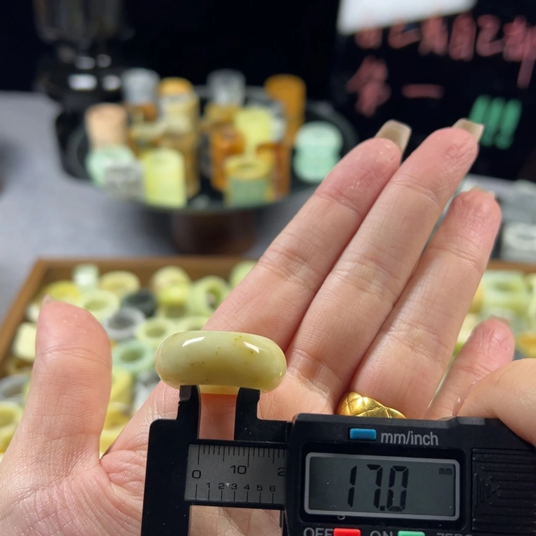 蛇纹石玉未镶嵌戒指