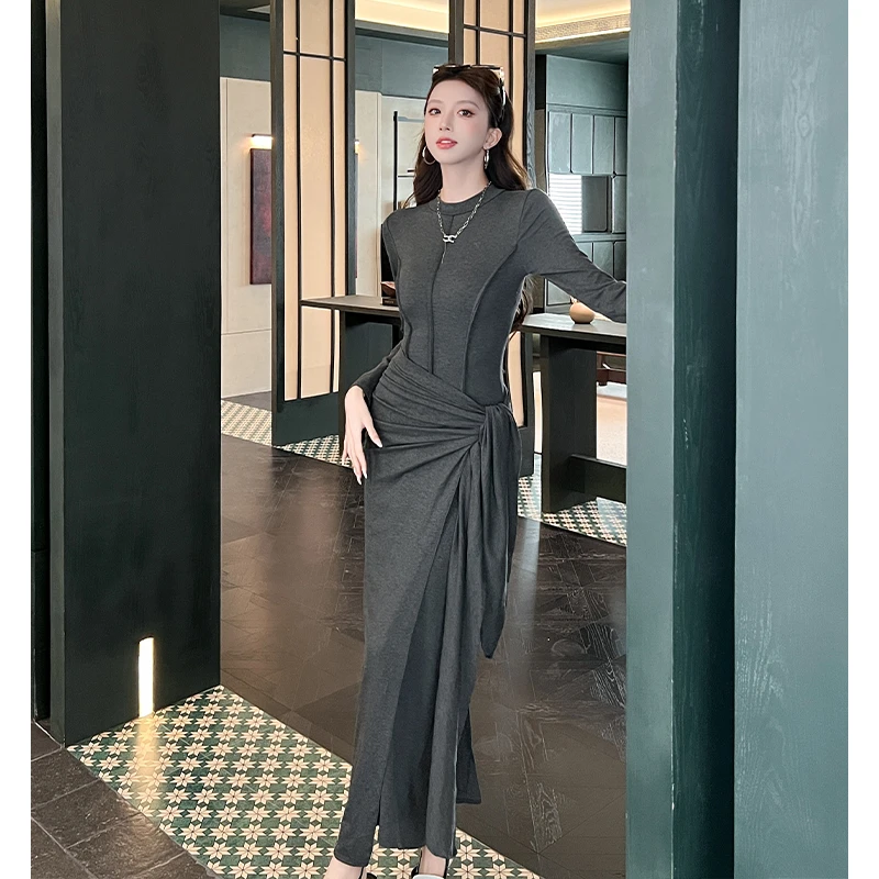 高级感灰色长袖连衣裙女2025秋冬新设计感修身气质假两件包臀长裙
