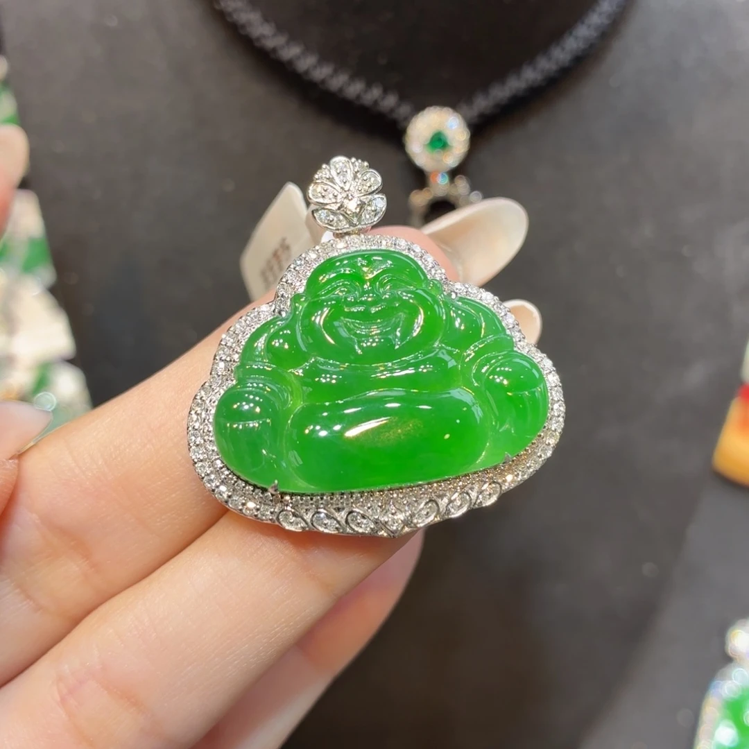 翡翠18K金镶嵌颈饰