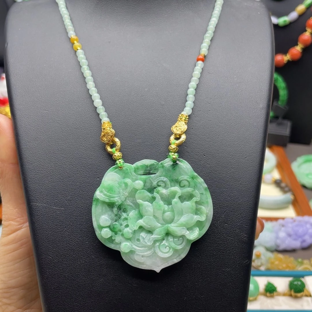 翡翠未镶嵌颈饰翡翠花牌