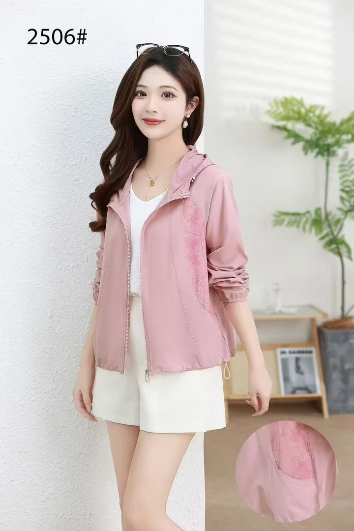 2025年轻量化印花拼接户外衣冰感薄款单层连帽拉链休闲外套女短款