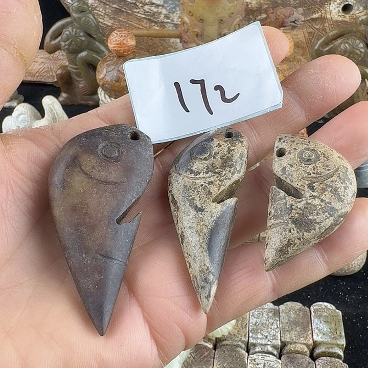 上***年和田玉未镶嵌颈饰