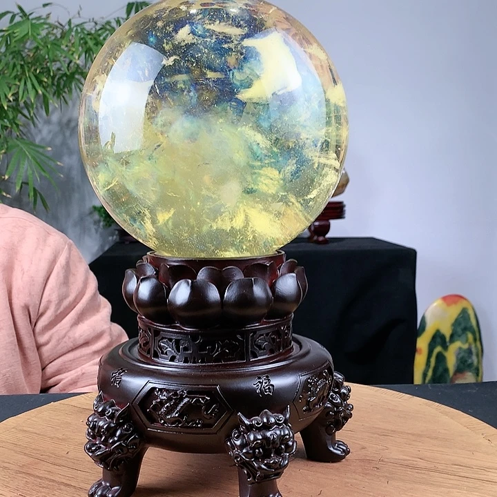 石材黄水晶球直径20带高档底座