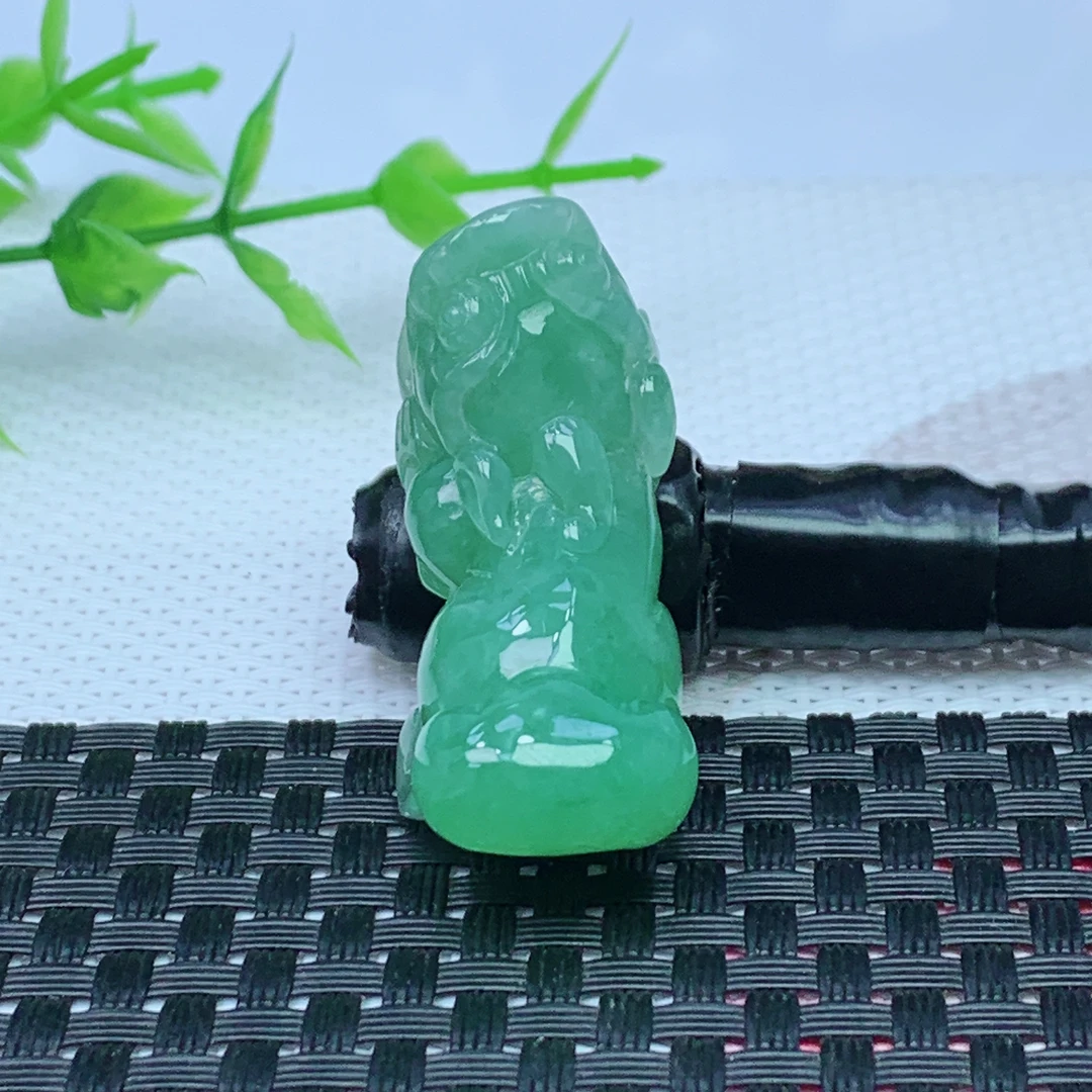 缅甸天然A货翡翠 满绿貔貅吊坠 尺寸；43*16.7*15.2mm