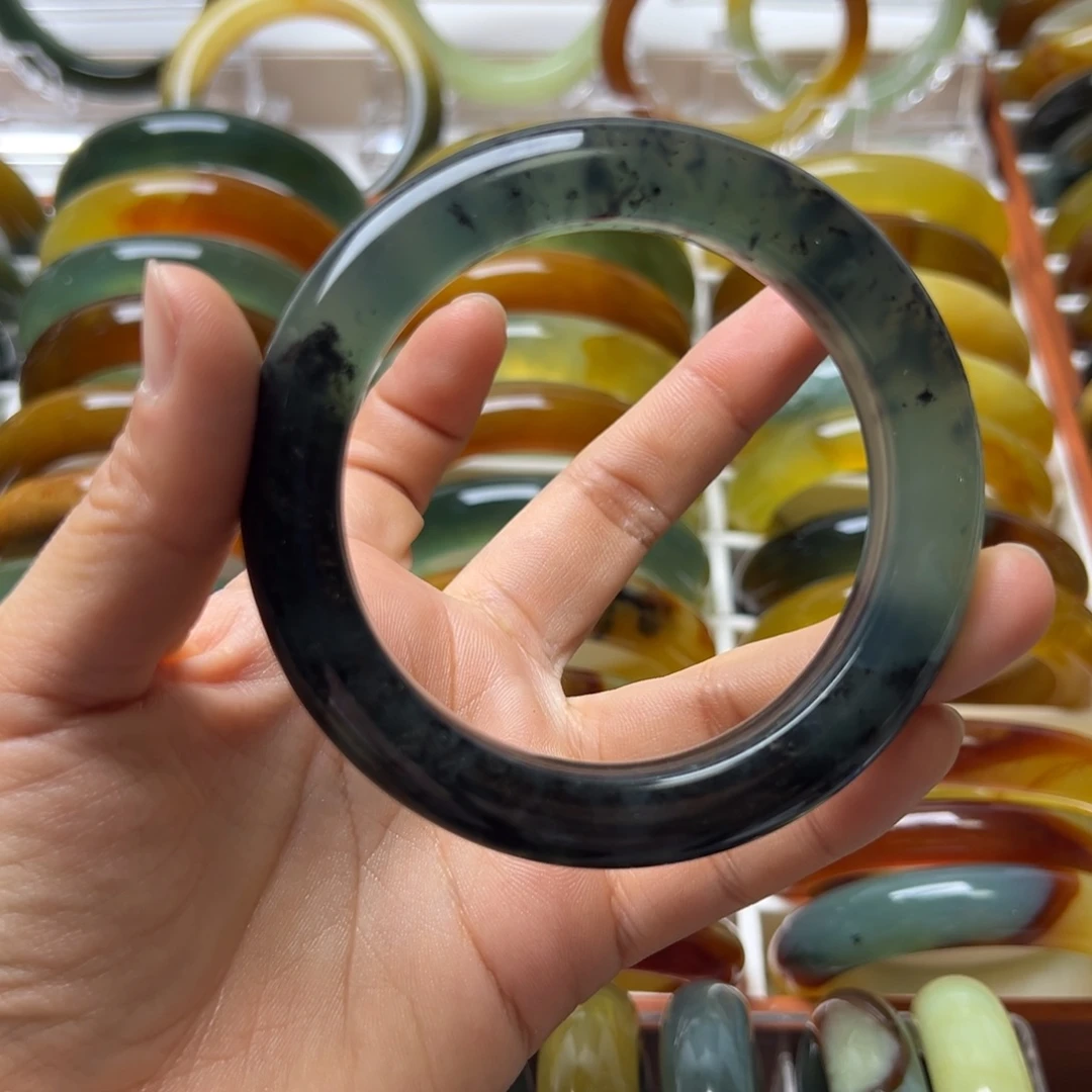 蛇纹石玉未镶嵌手镯