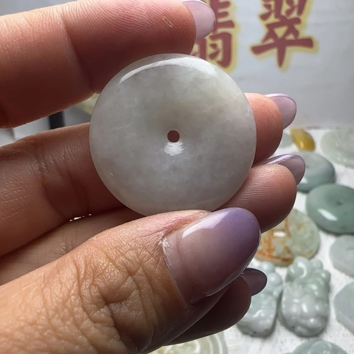 翡翠未镶嵌颈饰平安扣