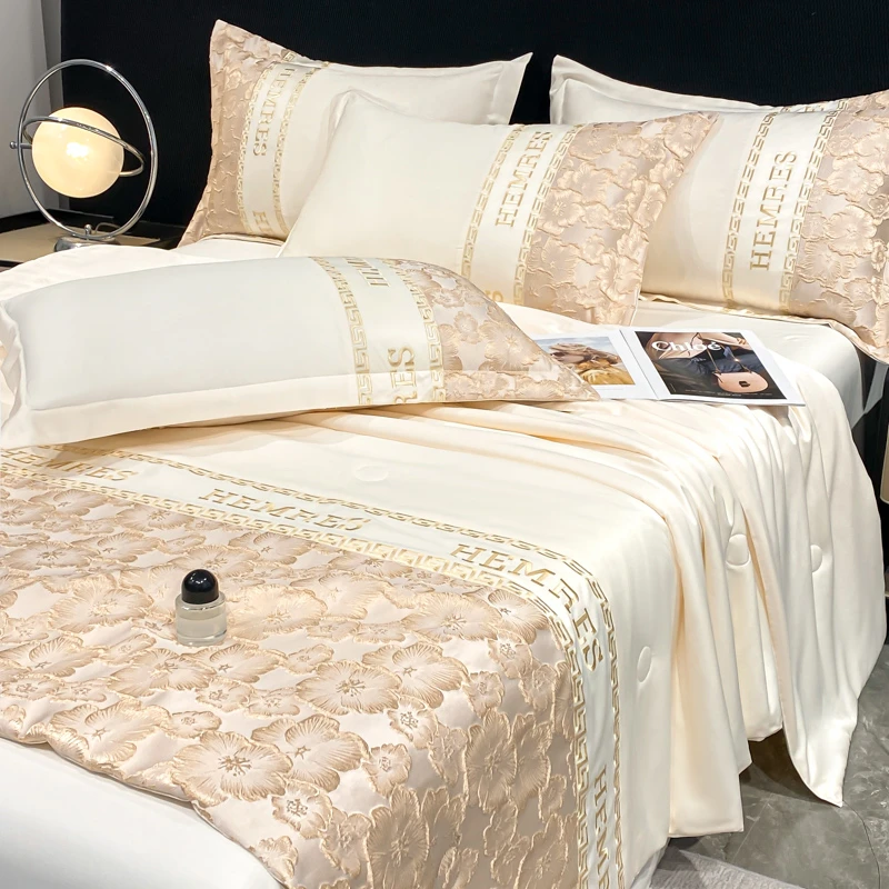 高档轻奢夏季薄款夏被凉感双面冰丝空调被刺绣可机洗夏凉被四件套
