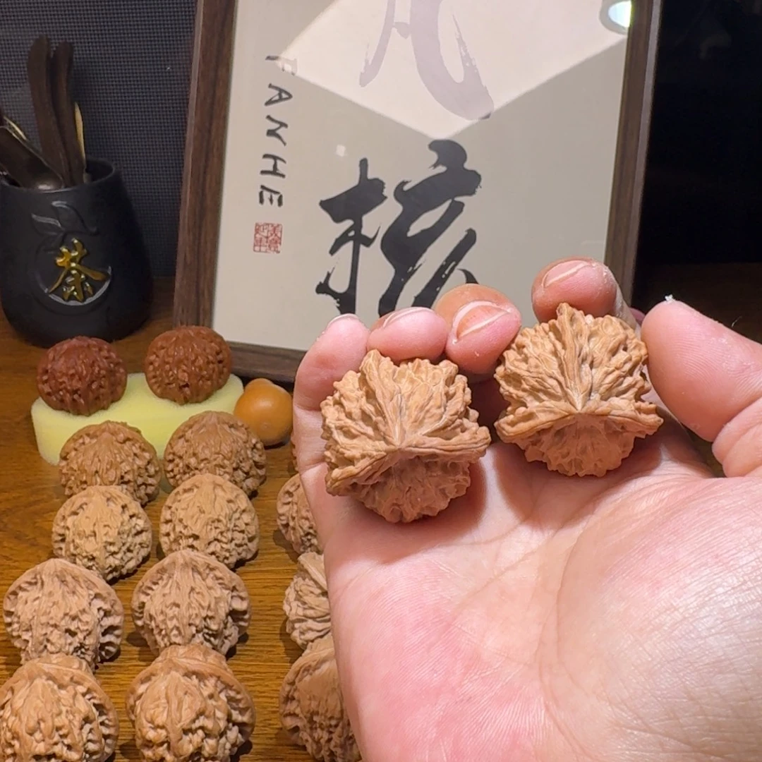 卡***楠吊坠文玩核桃36尺寸盘山三棱
