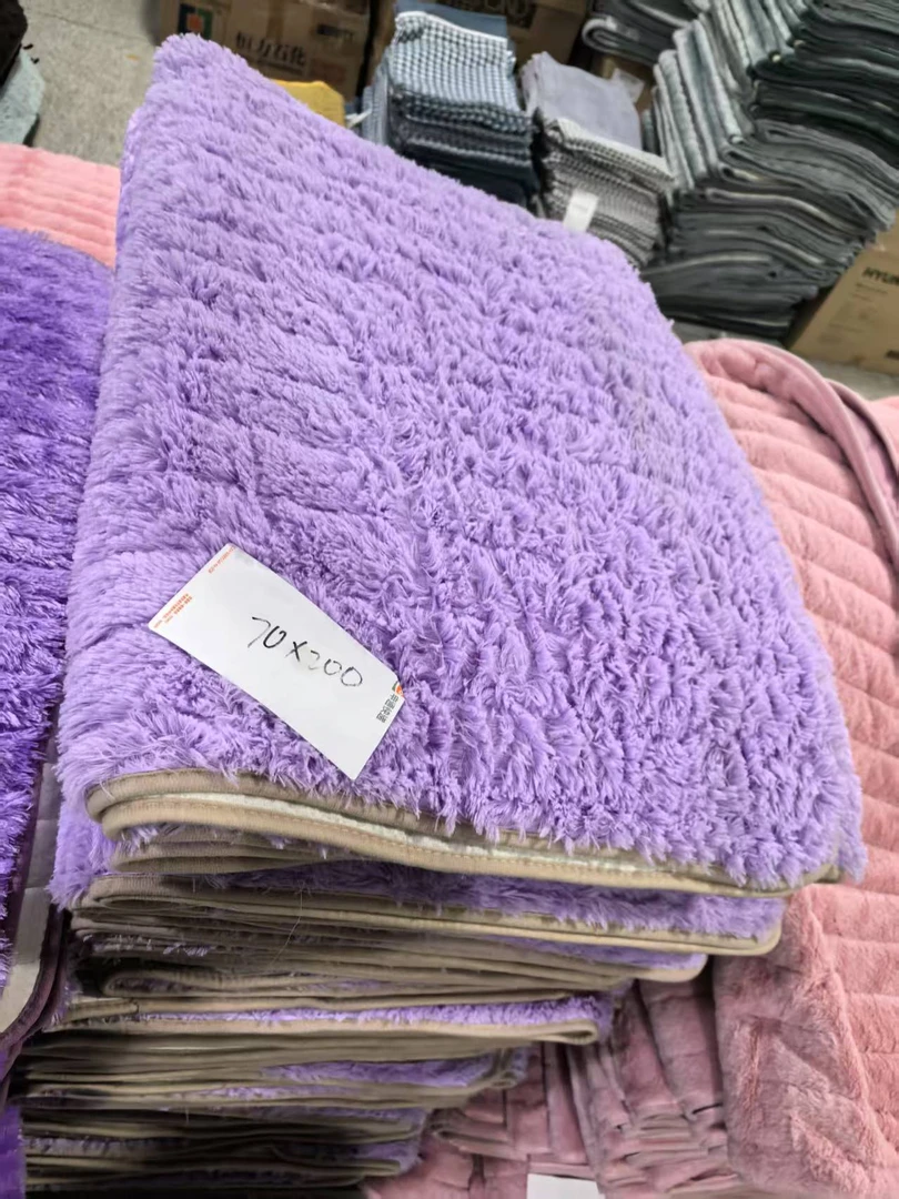 《厚广家》3楼70×200紫色长毛绒沙发垫 发1张