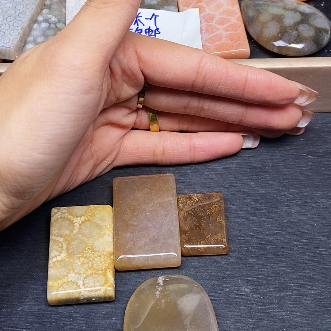 三***硅化玉合金颈饰吊坠
