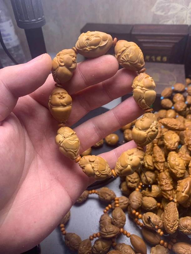 橄榄核雕刻嘟嘟财神(福利款)