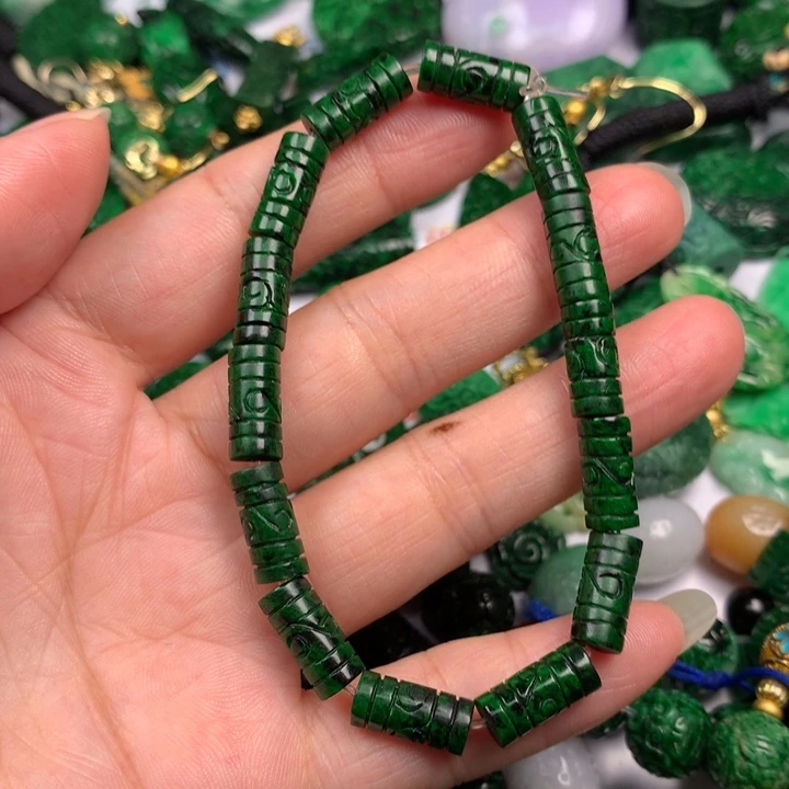 平***淡翡翠未镶嵌颈饰翡翠