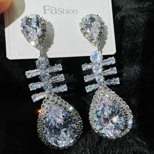 铜合金合成锆石耳饰 超闪水滴法式浪漫重工高级感轻奢百搭耳环