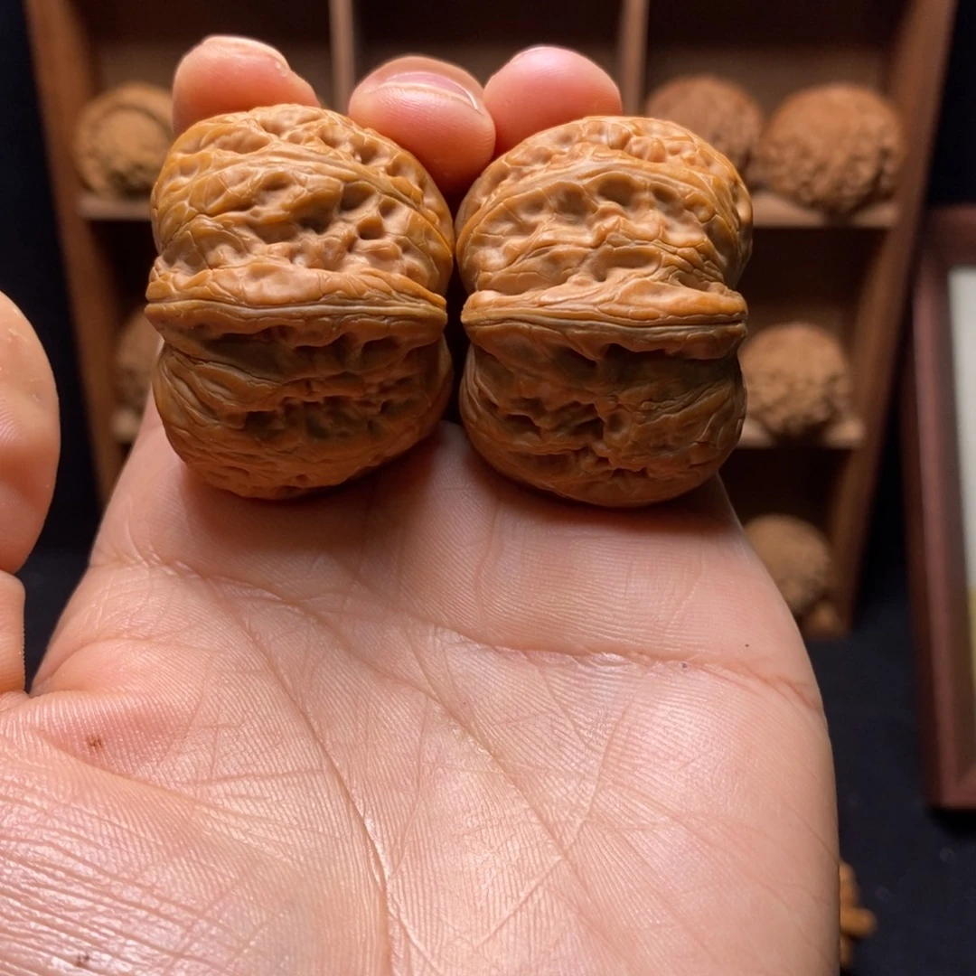 对***）文玩核桃吊坠元宝