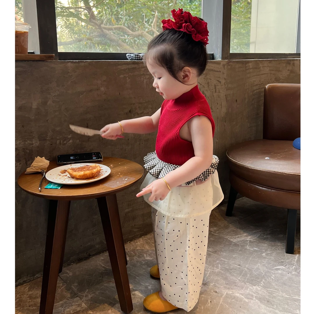 小惜亦2025春季韩版女童红色无袖背心搭格子网纱屁帘白色波点裤子