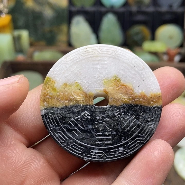 蛇纹石玉挂件未镶嵌