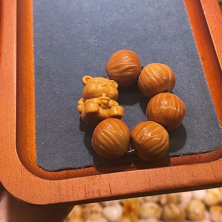 猴头核桃手串小熊奶茶屁桃