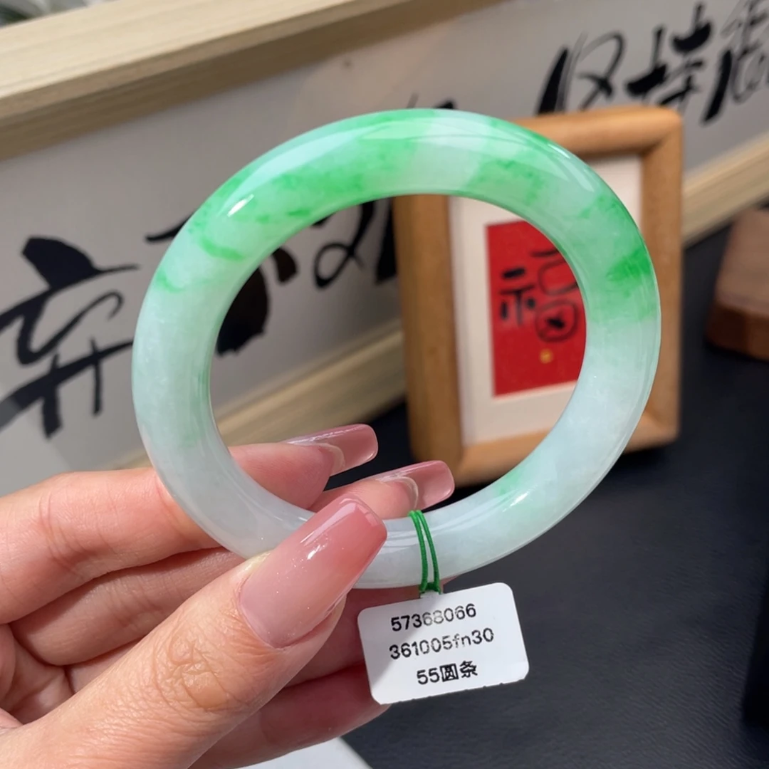 翡翠未镶嵌手镯圆条55阳绿飘花