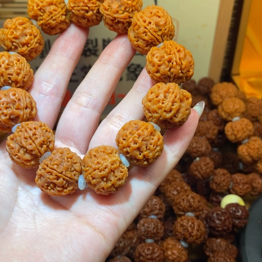 金刚菩提吊坠226半。