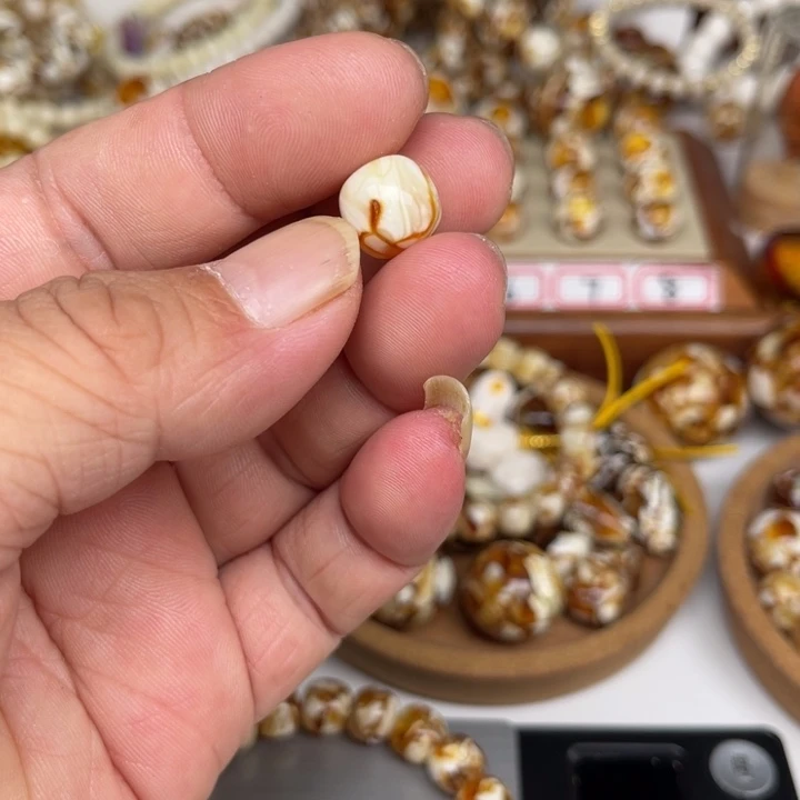 未镶嵌琥珀裸石永**忆71号