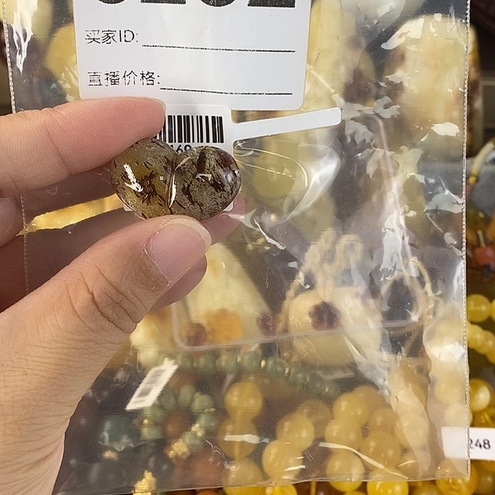 蜜蜡未镶嵌珠宝奇石
