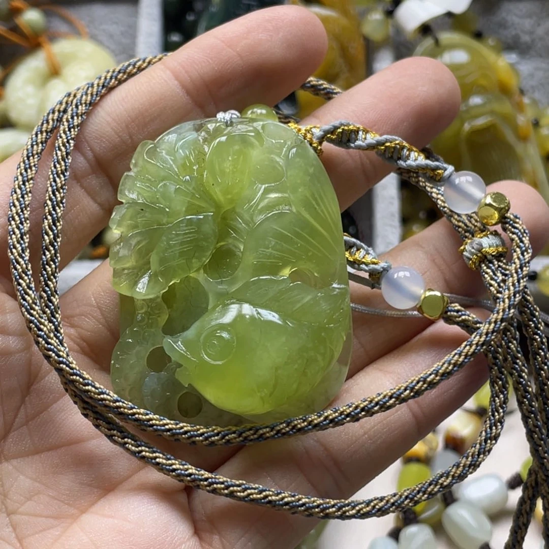 蛇纹石玉颈饰未镶嵌