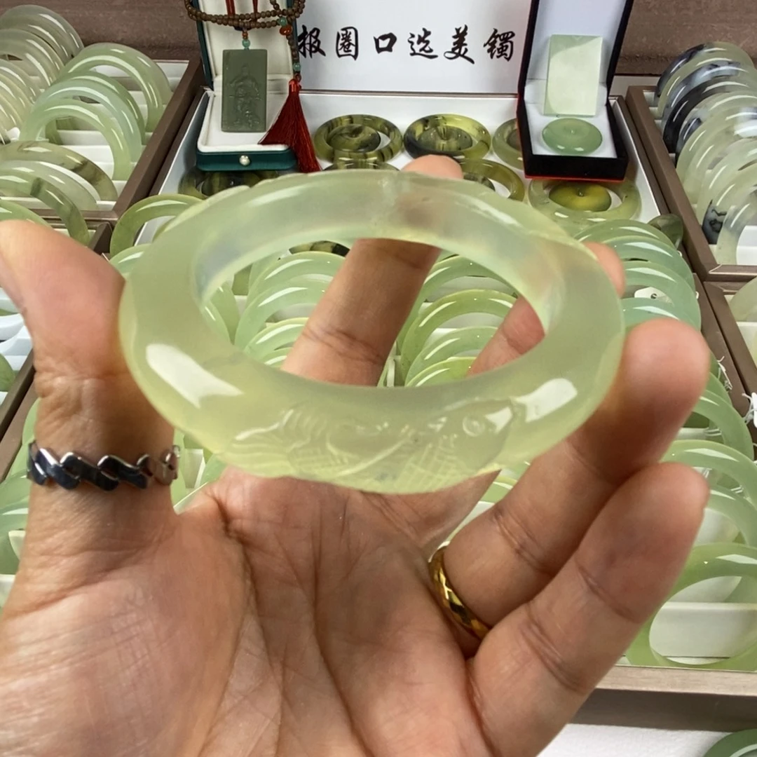 蛇纹石玉未镶嵌手镯