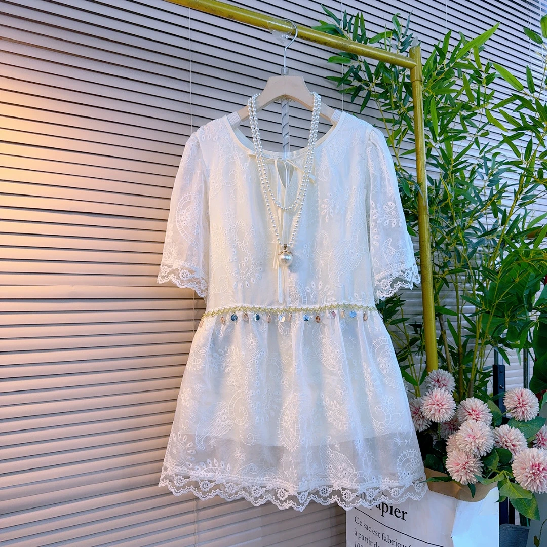 878胖妹妹欧货时尚名媛风设计感镂空蕾丝拼接贝壳腰链遮肉显瘦衫