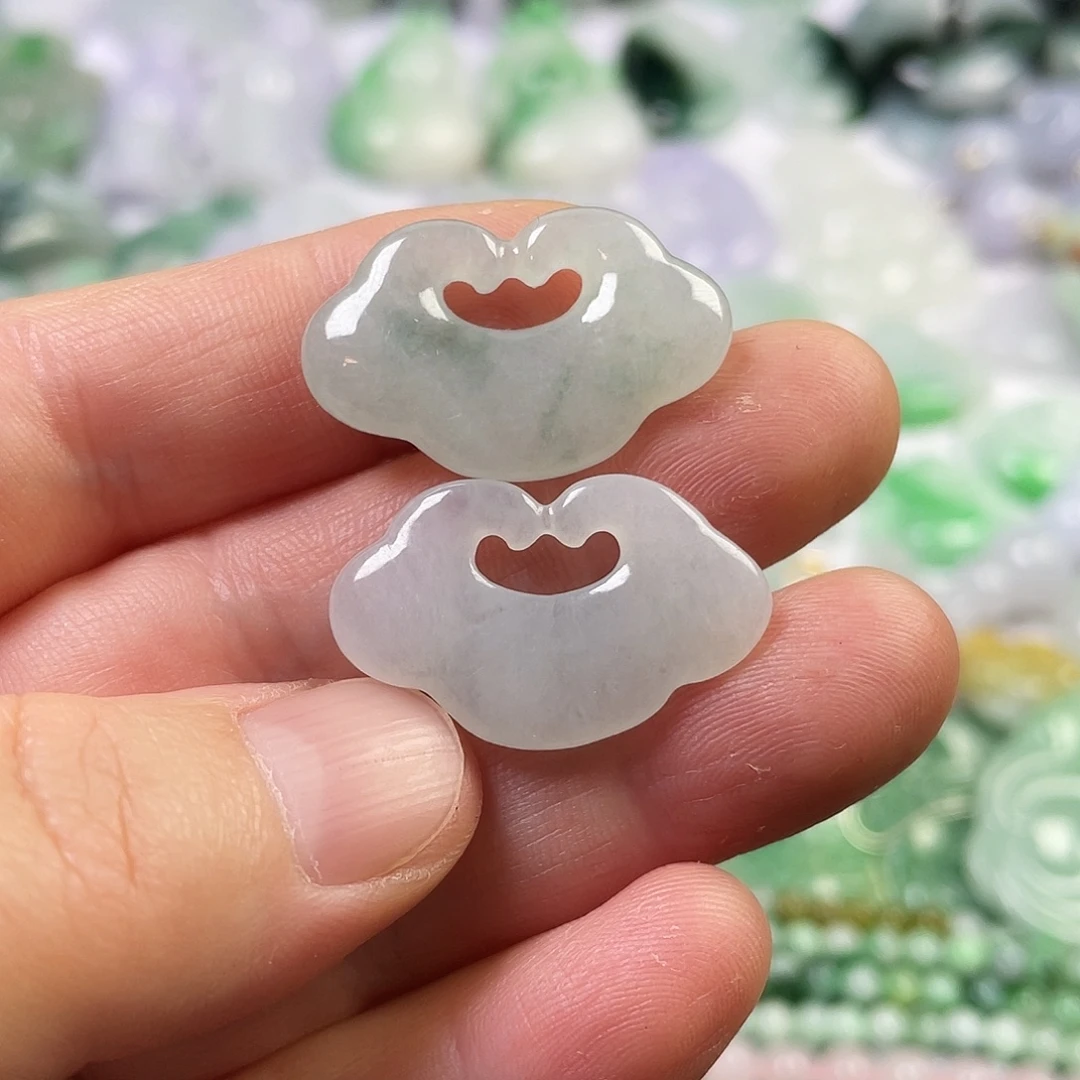 翡翠未镶嵌颈饰如意锁