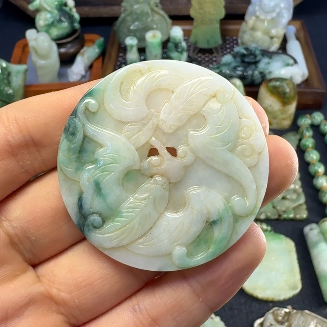 翡翠颈饰未镶嵌翡翠颈饰未镶嵌..