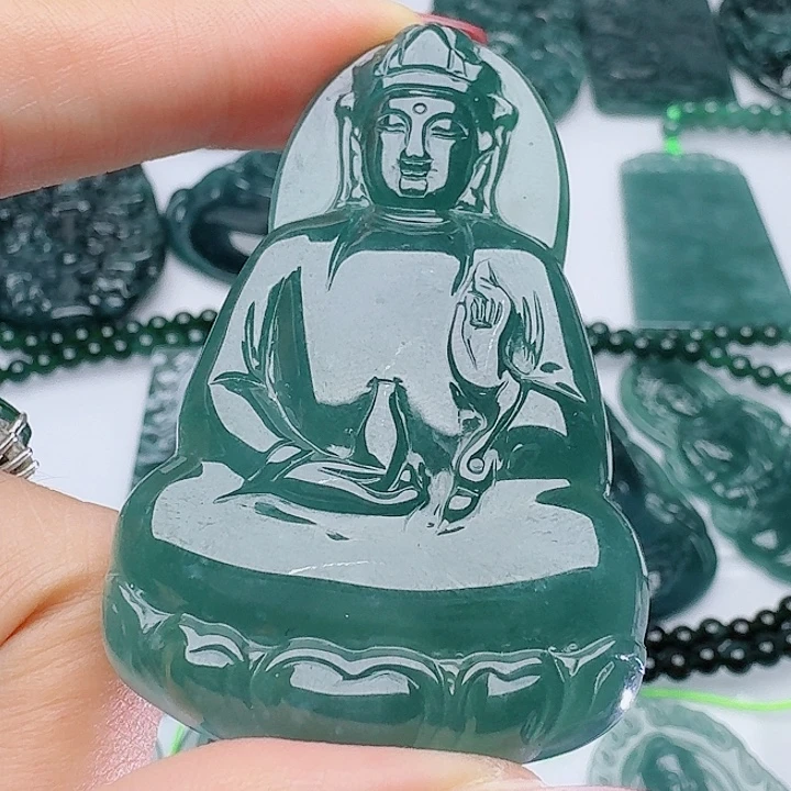 翡翠未镶嵌颈饰多样性发其一