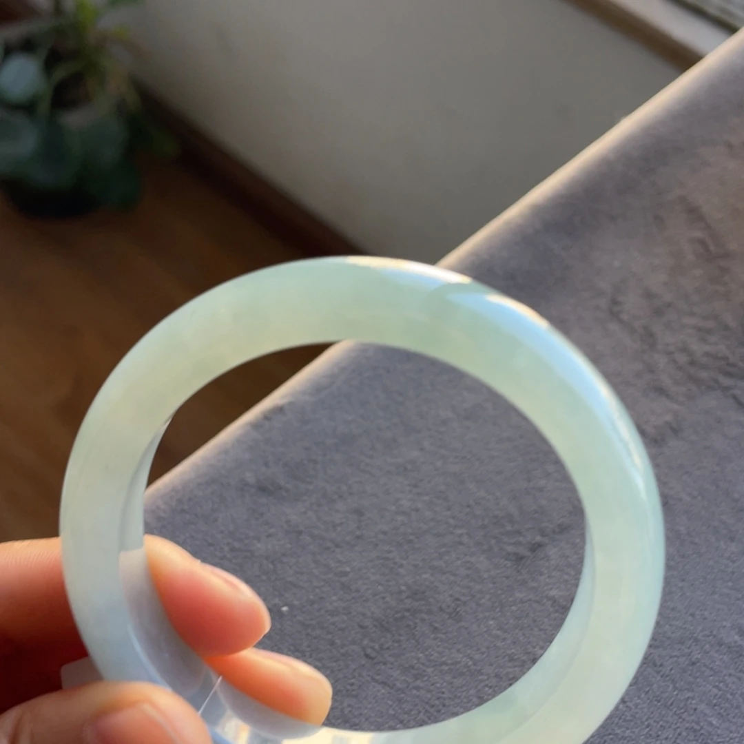 翡翠未镶嵌手镯冰蓝