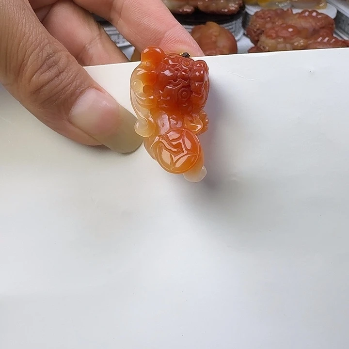 石英质玉（黄龙玉）合金颈饰