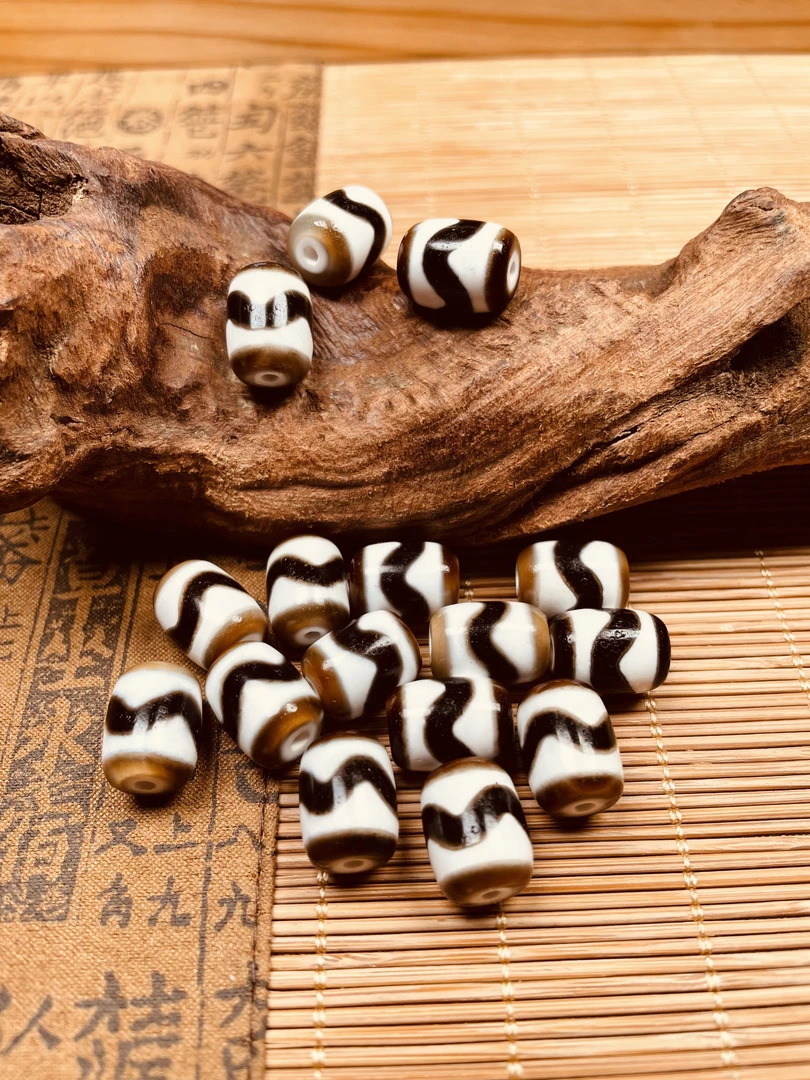 虎牙图腾黑白对珠饰品配件配饰配珠/多样性发货/约14*10mm