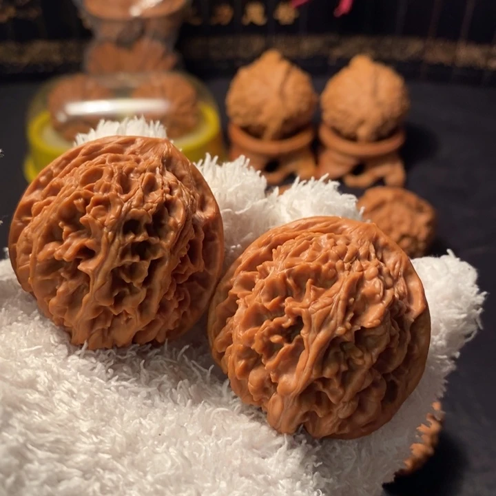 文玩核桃吊坠45玉麒麟