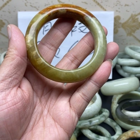 未镶嵌蛇纹石玉手镯壮*妹
