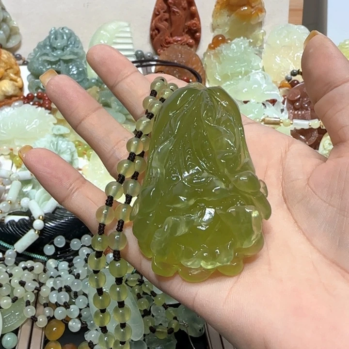 蛇纹石玉未镶嵌吊坠