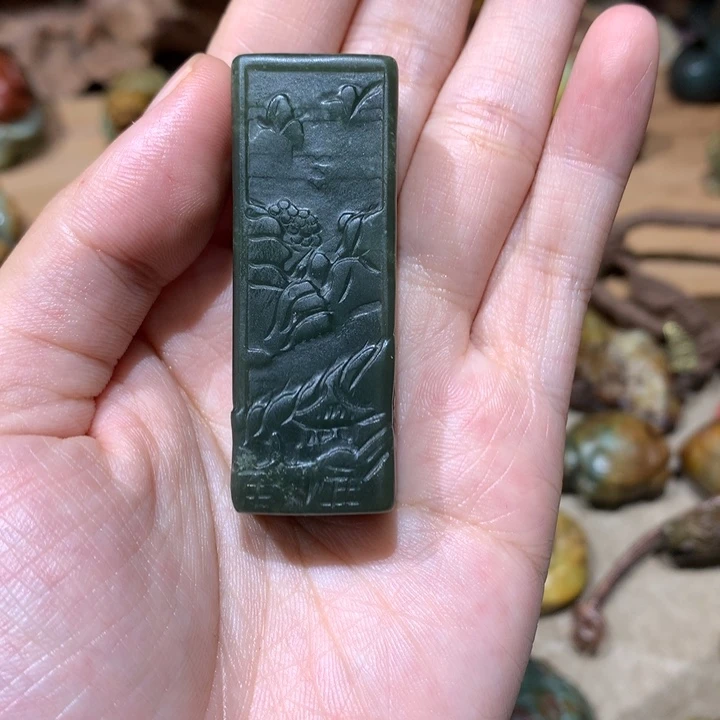 未镶嵌岫岩河磨玉（透闪石质玉）挂件