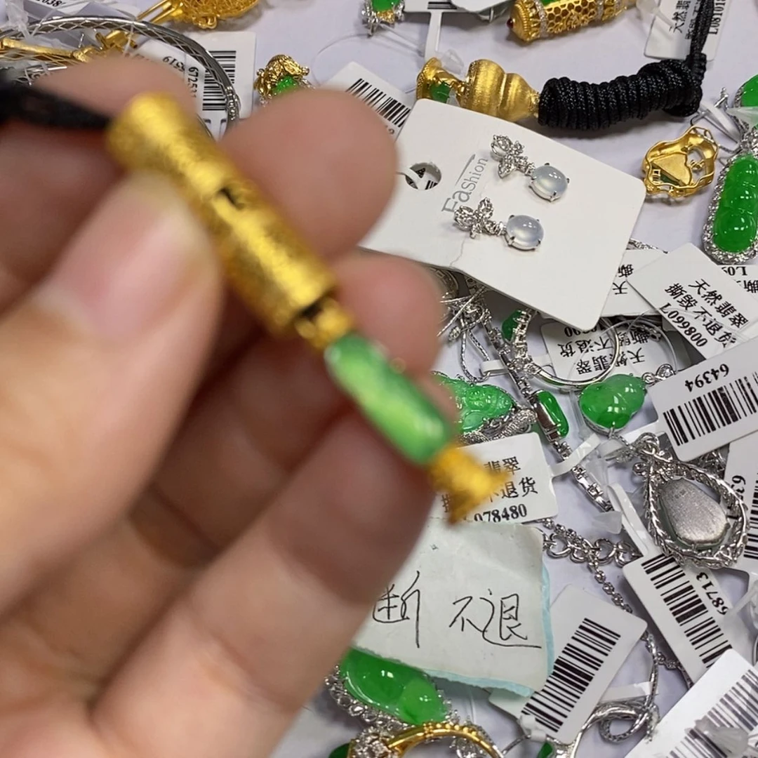 【闪购商品】颈饰18K金镶嵌翡翠喔***喔吊坠