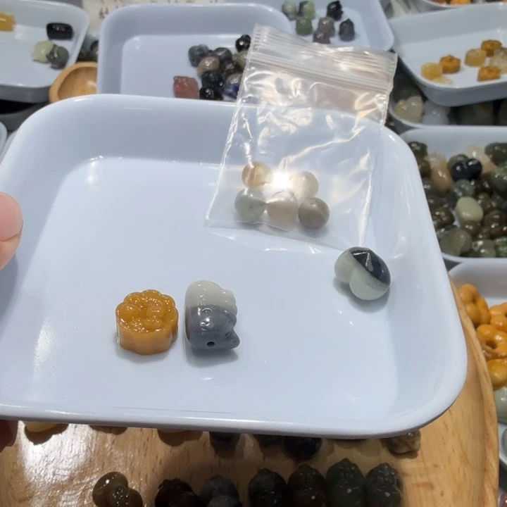 璐***璐和田玉未镶嵌珠宝半成品