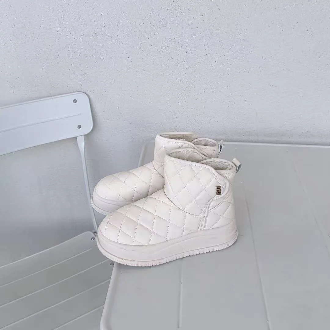 奶油泡芙~菱格时尚真皮跟高5CM保暖雪地靴