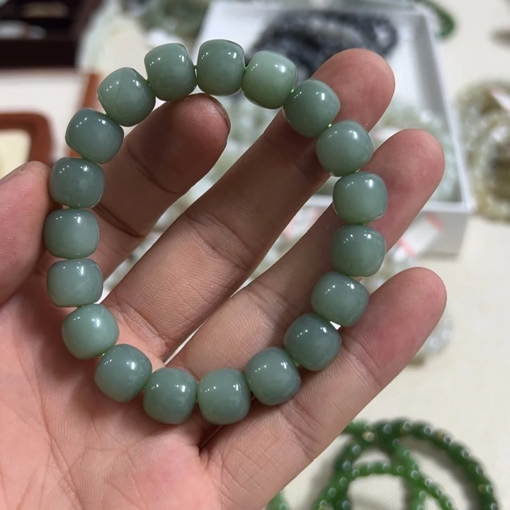 定***侯未镶嵌和田玉（糖玉）挂件