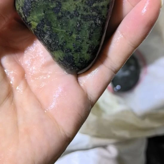 飞***龙有机玻璃藏玉药王石原石一个
