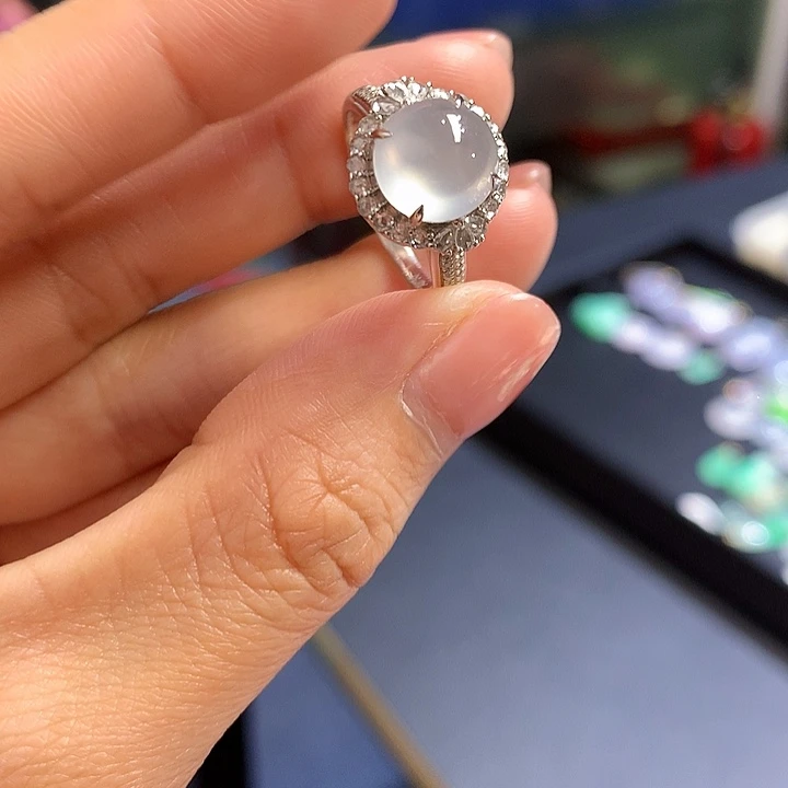 翡翠戒指18K金镶嵌戒指