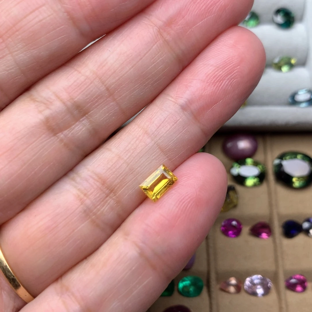 蓝宝石裸石未镶嵌